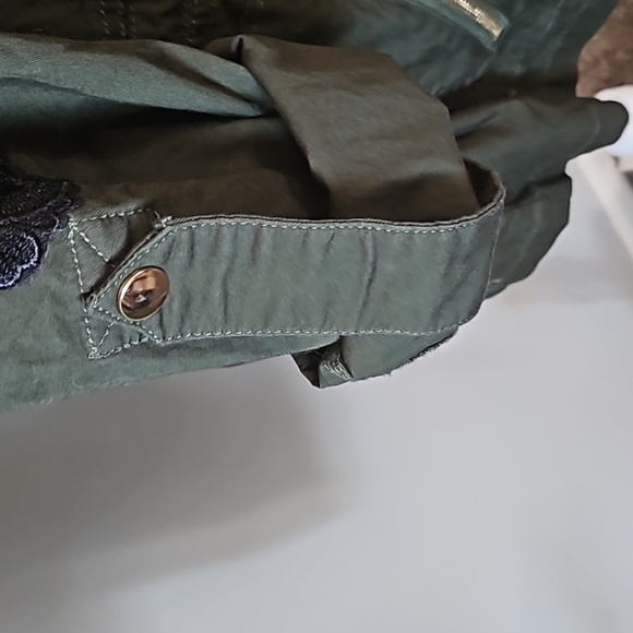 Denim 24/7 Olive Green Utility Jacket with Black Appliques & Tie Waist NWOT - Picture 7 of 12